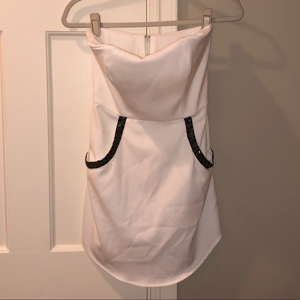 Strapless flutter dress with pockets